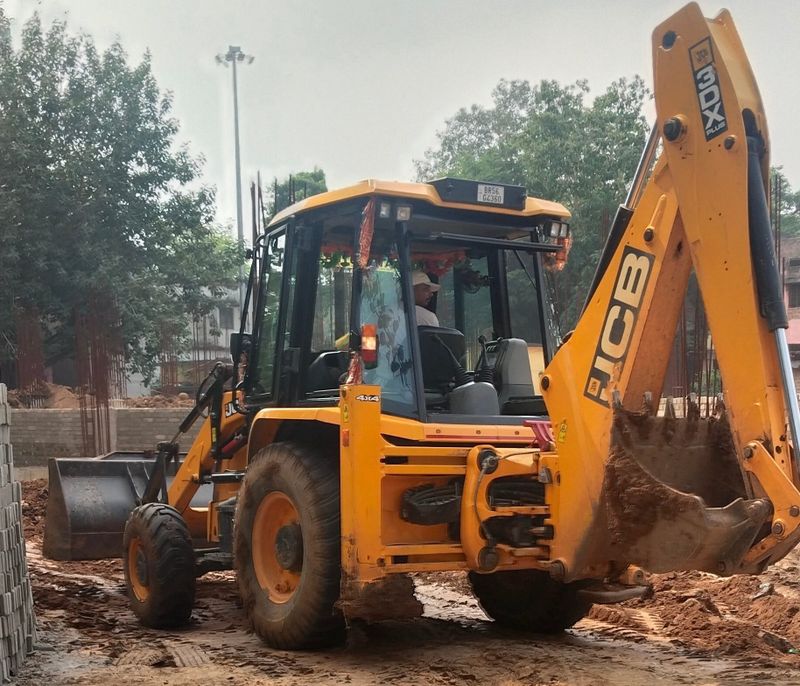 JCB on rent – Karpi लक्ष्मी सिंह Arwal