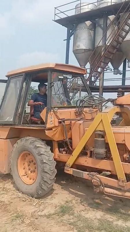 Hydraulic mobile crane Volvo on rent – Arwal हाइड्रा किरान JCB मशीन अवेलेबल अरवल जिला 5 प्रखंड में ओनर नाम नीरज कुमार